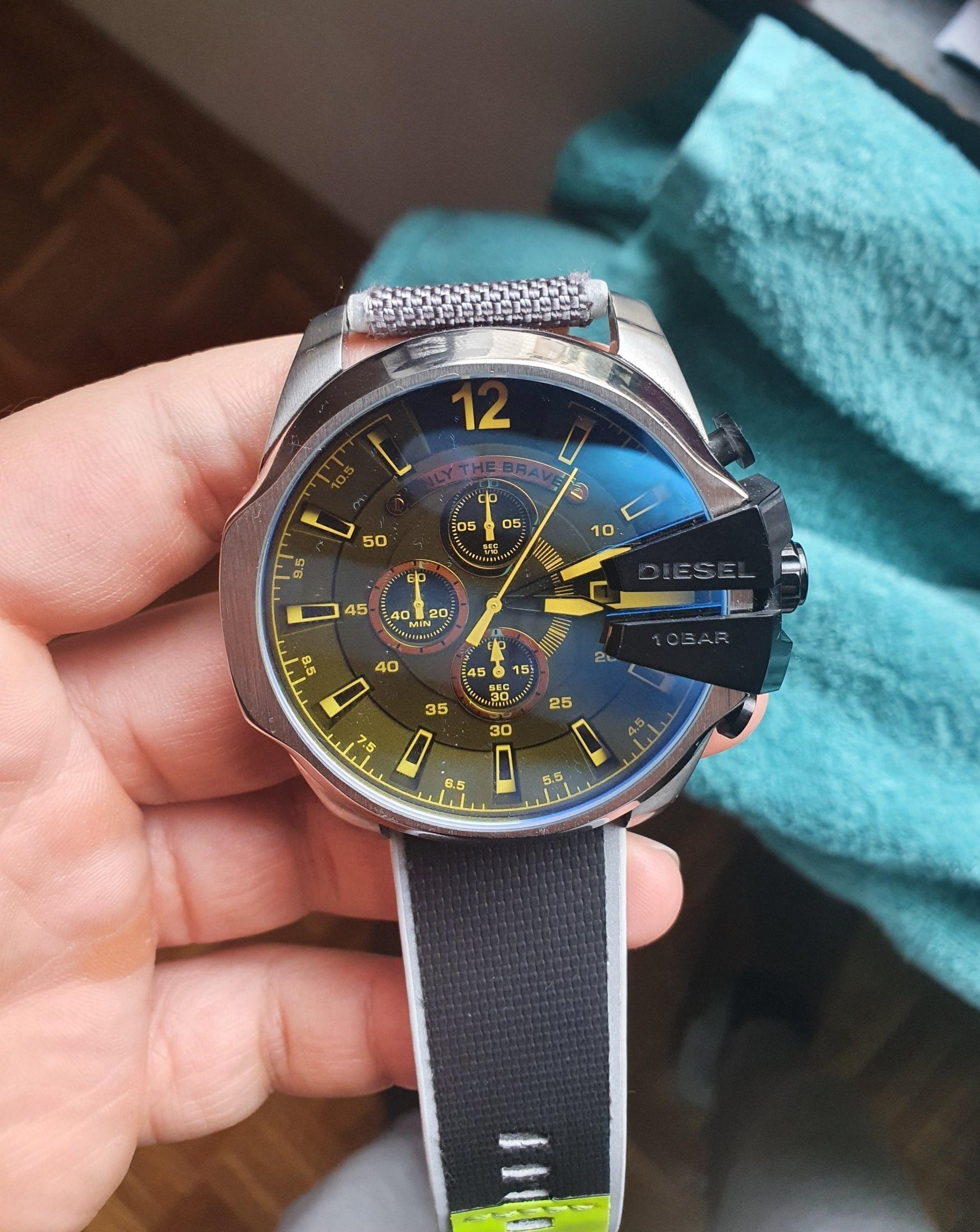 Diesel DZ4523 Mega Chief Chronograph Men's Watch – Black Dial & Grey Nylon Strap
